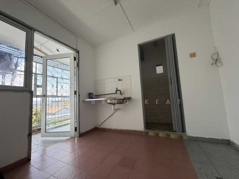Rumah Flat untuk Dijual di Perumahan Awam Seri Langkawi 1 - Tey Beng Keat - Kitchen - PropertyGuru.com.my