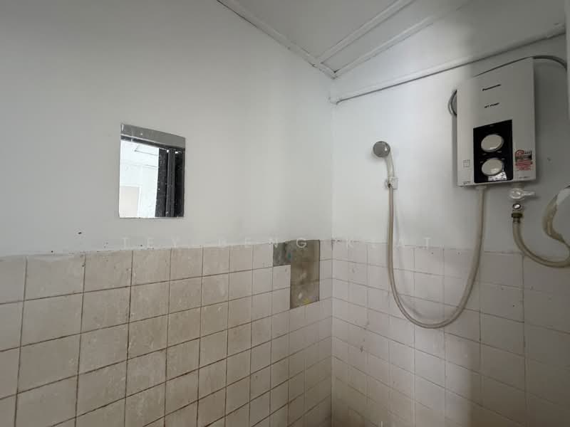 Rumah Flat untuk Dijual di Perumahan Awam Seri Langkawi 1 - Tey Beng Keat - Bathroom - PropertyGuru.com.my