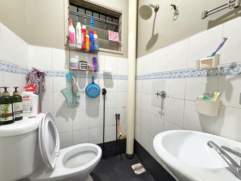 2-storey Terraced House for Sale in Sungai Buloh (Selangor) - Zul Hasif - Bathroom - PropertyGuru.com.my