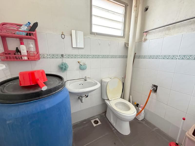 2-storey Terraced House for Sale in Sungai Buloh (Selangor) - Zul Hasif - Bathroom - PropertyGuru.com.my