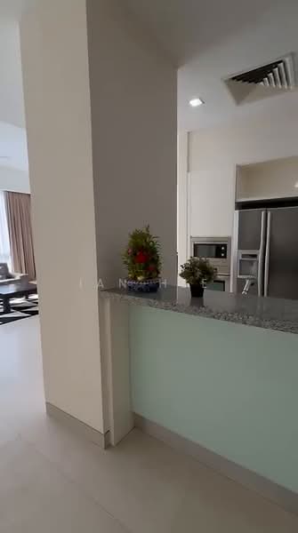 Kediaman Servis untuk Dijual di Suria Stonor - Ian Hee - Living Room - PropertyGuru.com.my