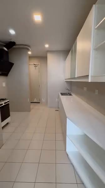 Kediaman Servis untuk Dijual di Suria Stonor - Ian Hee - Kitchen - PropertyGuru.com.my
