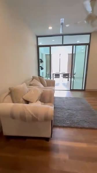 Kediaman Servis untuk Dijual di Suria Stonor - Ian Hee - Living Room - PropertyGuru.com.my