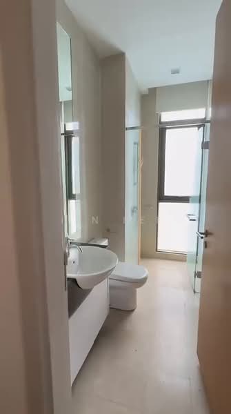 Kediaman Servis untuk Dijual di Suria Stonor - Ian Hee - Bathroom - PropertyGuru.com.my
