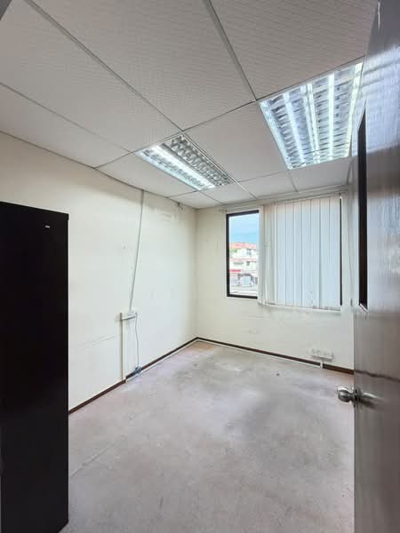 Shop / Office untuk Disewa di Desa Ria (Sungai Ara) - Lilly . - Interior - PropertyGuru.com.my