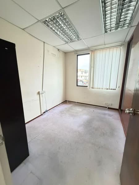 Shop / Office untuk Disewa di Desa Ria (Sungai Ara) - Lilly . - Interior - PropertyGuru.com.my