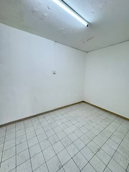 1-storey Terraced House for Sale in Taman Perwira (Bakri) - Jordan . - Interior - PropertyGuru.com.my
