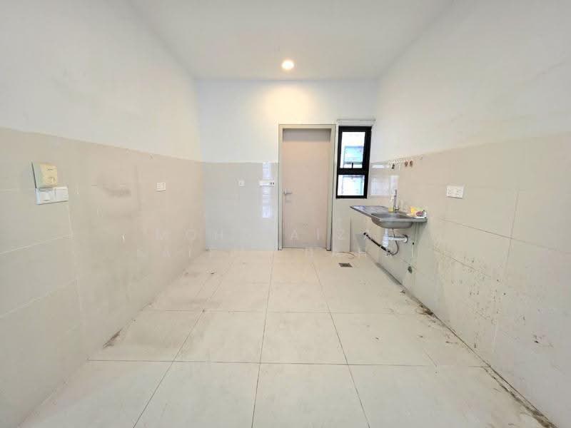 Rumah Teres untuk Dijual di Elmina (Shah Alam) - Mohd Aizat Saiful Bahri - Kitchen - PropertyGuru.com.my