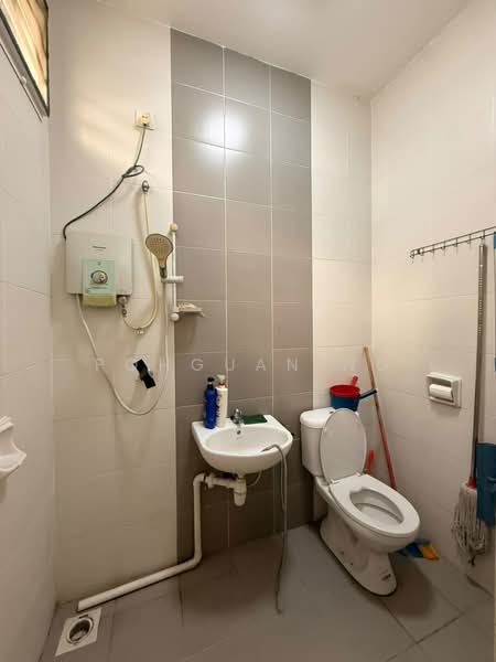 2-storey Terraced House for Sale in Taman Nusa Sentral (Iskandar Puteri (Nusajaya)) - Pohguan Ng - Bathroom - PropertyGuru.com.my