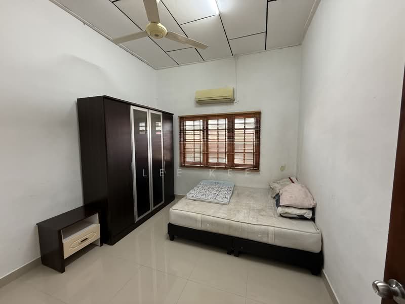 Rumah Teres 2-Tingkat untuk Dijual di Taman Bukit Perdana (Batu Pahat) - Lee Kee - Bedroom - PropertyGuru.com.my
