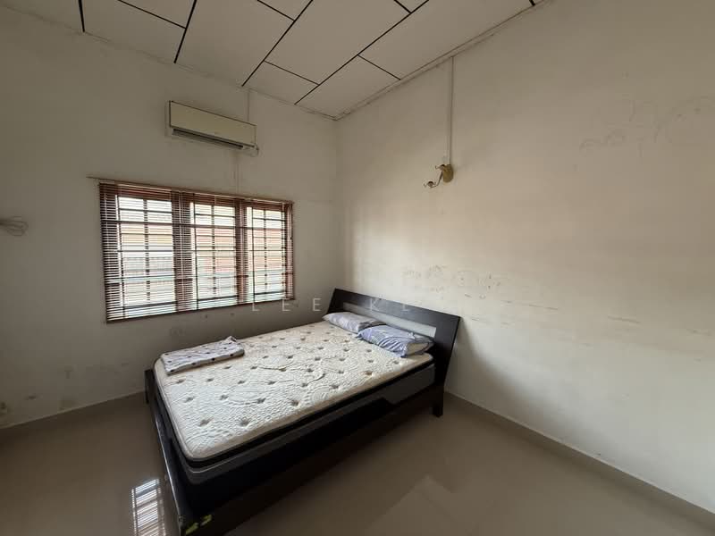Rumah Teres 2-Tingkat untuk Dijual di Taman Bukit Perdana (Batu Pahat) - Lee Kee - Bedroom - PropertyGuru.com.my