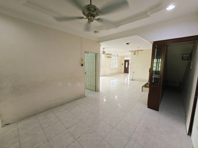 2-storey Terraced House for Sale in Taman Pertama (Ipoh) - Gary Tang - Living Room - PropertyGuru.com.my