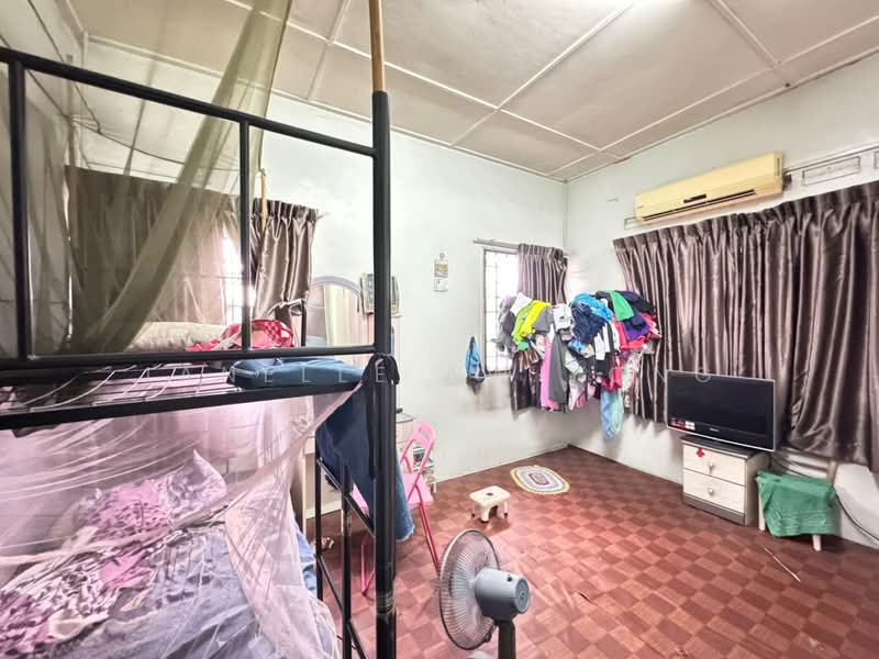 Semi-Detached House for Sale in Taman Daya (Johor Bahru) - Janelle Aw Yong - Bedroom - PropertyGuru.com.my