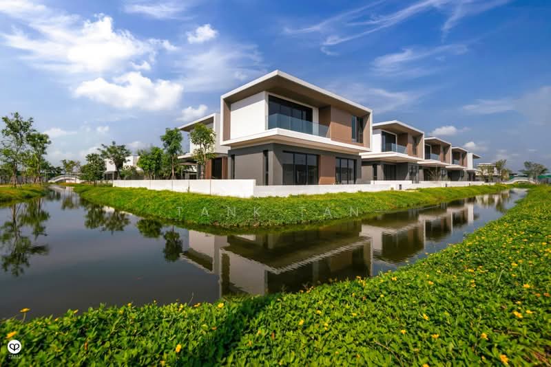 Bungalow House for Sale in Bandar Gamuda Cove (Dengkil) - Tank Tan - Exterior - PropertyGuru.com.my