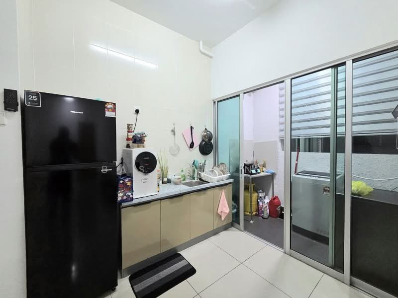 Service Residence for Sale at Serviced Residence @ Razak City Residences (RC Residences) - Basri Munir - Kitchen - PropertyGuru.com.my