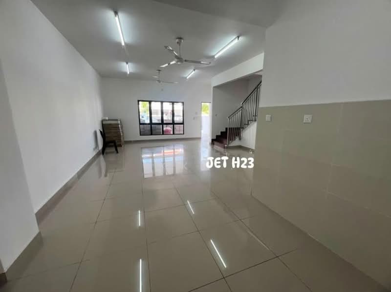 2-storey Terraced House for Sale in Setia Utama (Setia Alam) - Loke . - Living Room - PropertyGuru.com.my
