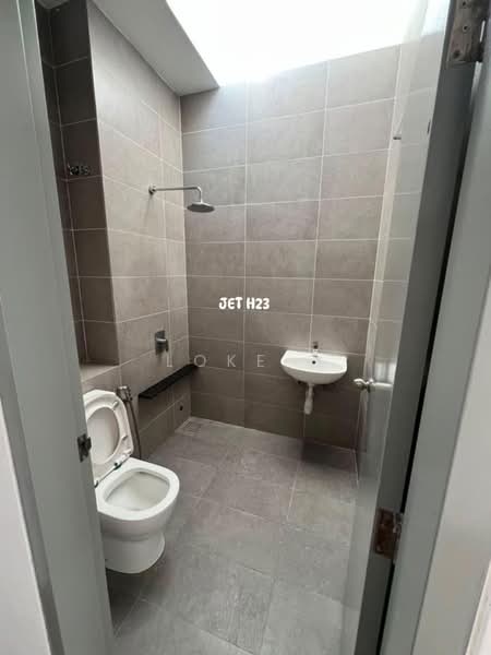 2-storey Terraced House for Sale in Setia Utama (Setia Alam) - Loke . - Bathroom - PropertyGuru.com.my
