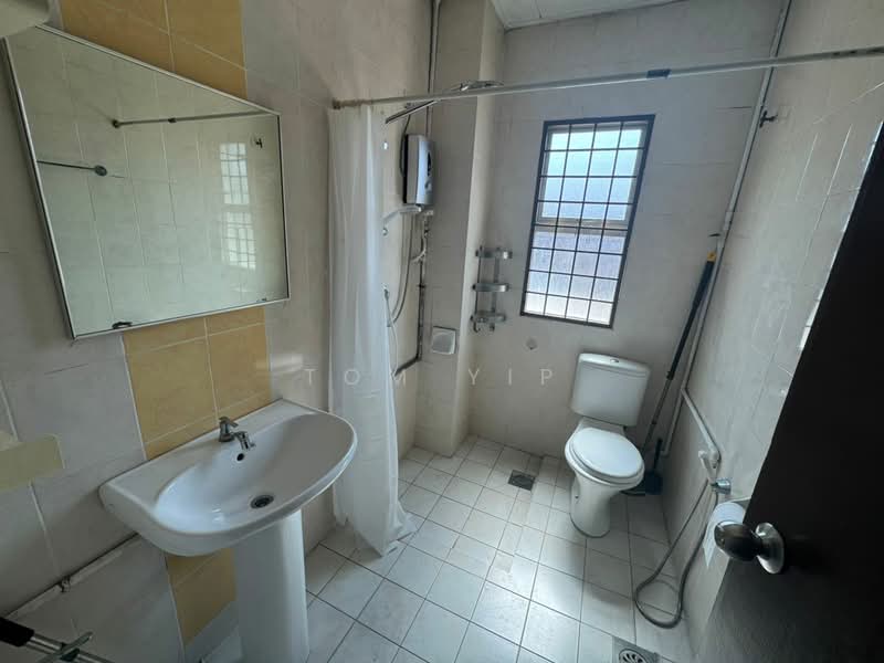 Rumah Teres 2-Tingkat untuk Dijual di Denai Alam (Shah Alam) - Tom Yip - Bathroom - PropertyGuru.com.my