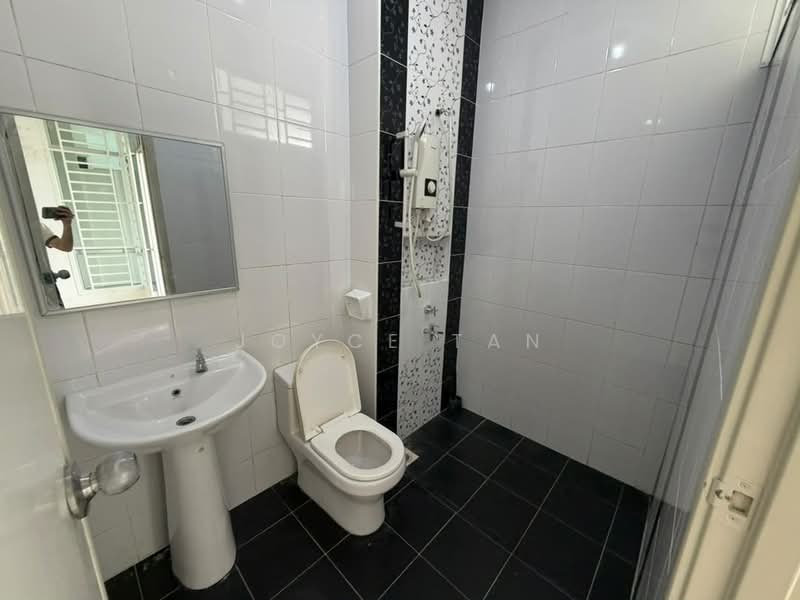 2-storey Terraced House for Rent in Mutiara Rini (Skudai) - Joyce Tan - Bathroom - PropertyGuru.com.my