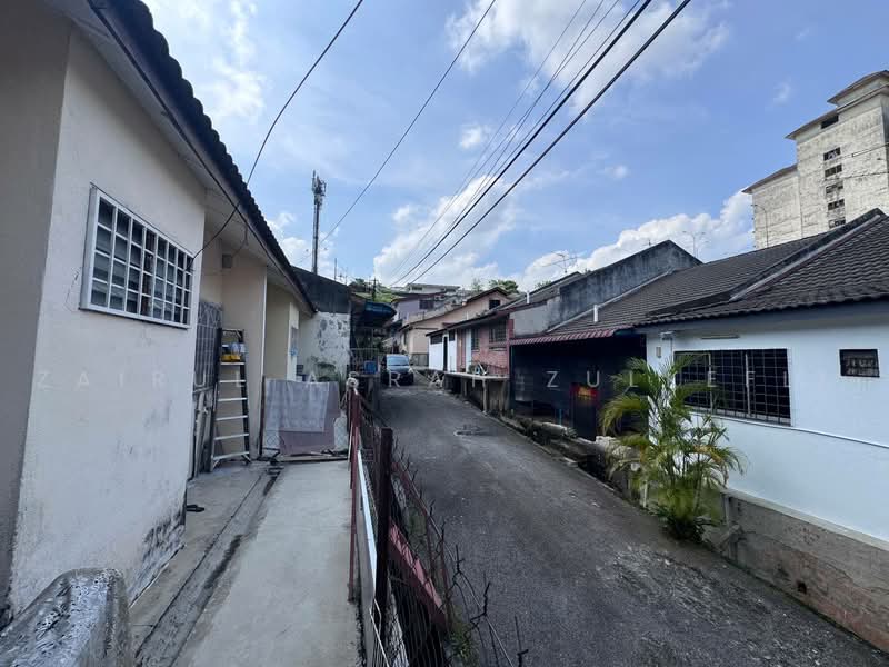Rumah Teres 1-Tingkat untuk Dijual di Kajang (Selangor) - Zairul Asrah Zulkefli - Exterior - PropertyGuru.com.my