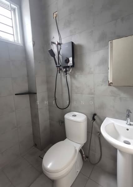 Rumah Teres 2-Tingkat untuk Disewa di Bandar Putra (Kulai) - Shi Ting - Bathroom - PropertyGuru.com.my