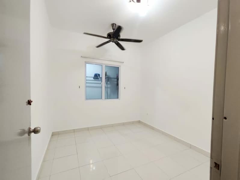 Kediaman Servis untuk Dijual di Koi Kinrara - HL Lau - Bedroom - PropertyGuru.com.my