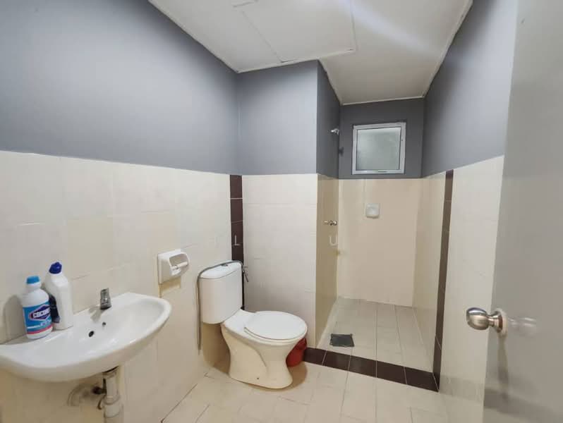 Kediaman Servis untuk Dijual di Koi Kinrara - HL Lau - Bathroom - PropertyGuru.com.my