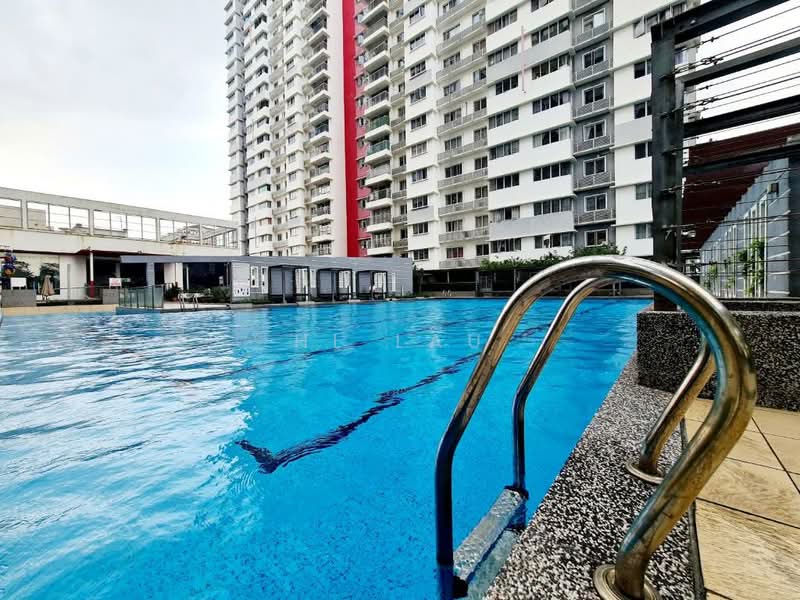 Kediaman Servis untuk Dijual di Koi Kinrara - HL Lau - Pool - PropertyGuru.com.my