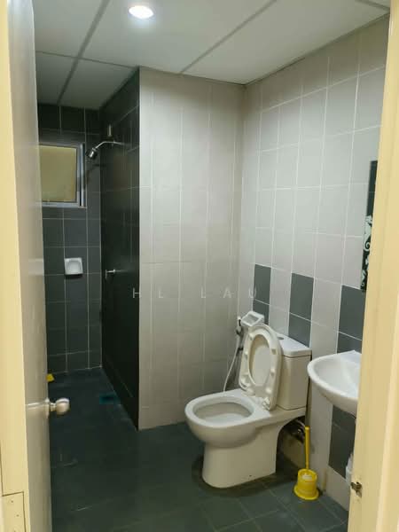 Kediaman Servis untuk Dijual di Koi Kinrara - HL Lau - Bathroom - PropertyGuru.com.my