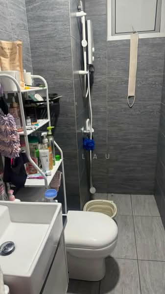Kediaman Servis untuk Dijual di Gaya Resort Homes - HL Lau - Bathroom - PropertyGuru.com.my
