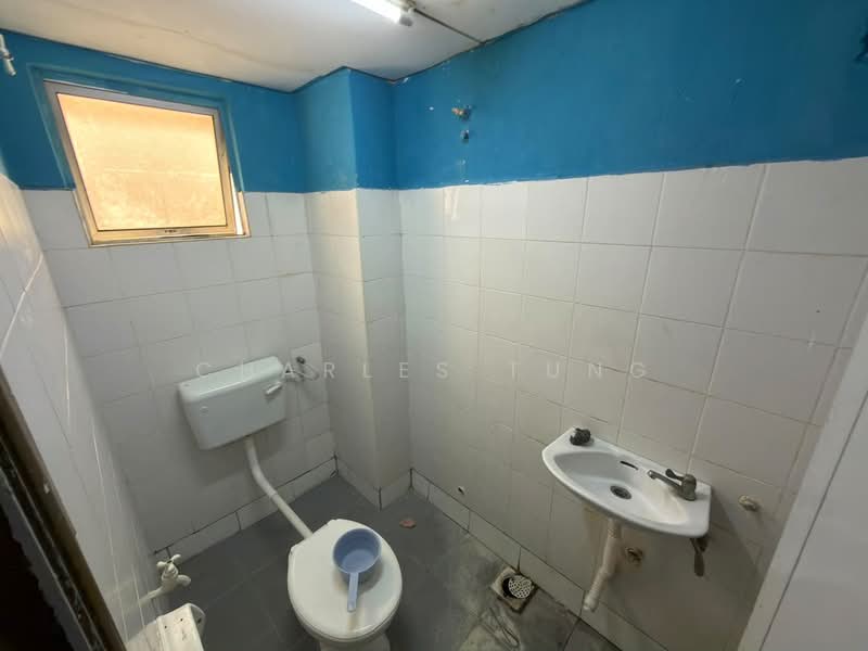 Shop / Office untuk Disewa di Bandar Baru Nilai (Nilai) - Charles Tung - Bathroom - PropertyGuru.com.my