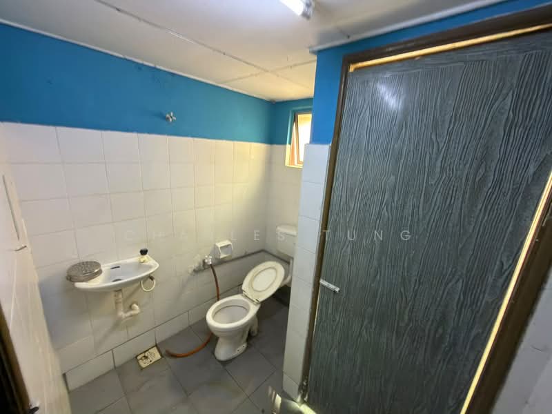 Shop / Office untuk Disewa di Bandar Baru Nilai (Nilai) - Charles Tung - Bathroom - PropertyGuru.com.my