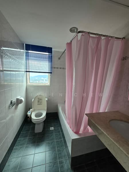 Condominium for Rent at Gurney Beach Resort - Vivien Chew - Bathroom - PropertyGuru.com.my
