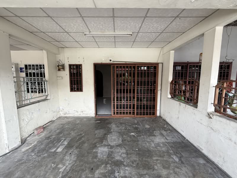 Rumah Teres 2-Tingkat untuk Dijual di Batu Pahat (Johor) - Lee Kee - Entrance - PropertyGuru.com.my