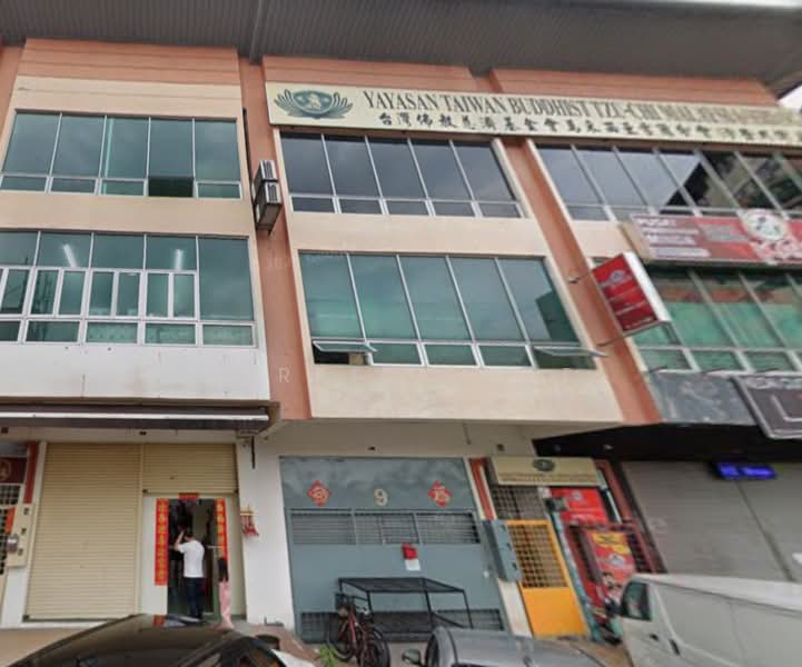 Shop for Rent in Taman Bukit Serdang (Seri Kembangan) - Derrick Hee - Exterior - PropertyGuru.com.my
