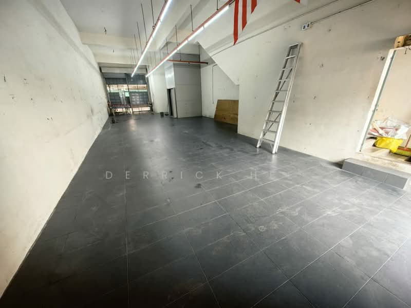Shop for Rent in Taman Bukit Serdang (Seri Kembangan) - Derrick Hee - Interior - PropertyGuru.com.my