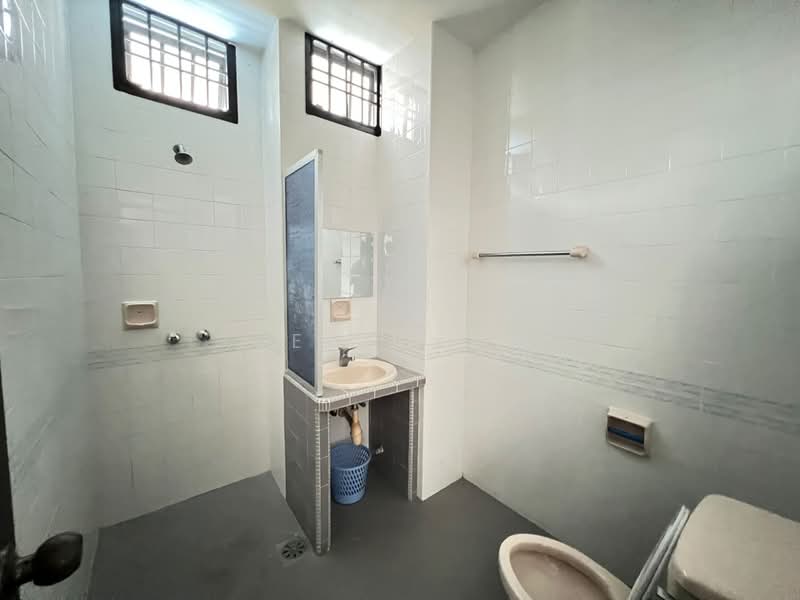 Bungalow House untuk Dijual di Taman Anak Bukit (Senai) - Jean Yap - Bathroom - PropertyGuru.com.my
