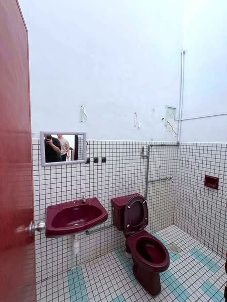 2-storey Terraced House for Sale in Taman Sri Putri (Skudai) - Karl Lim - Bathroom - PropertyGuru.com.my