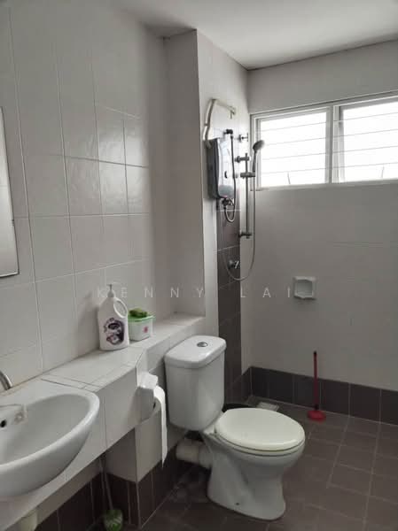 Rumah Teres 2-Tingkat untuk Dijual di Hill Park (Semenyih) - Kenny Lai - Bathroom - PropertyGuru.com.my