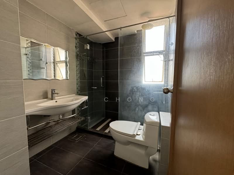 Kondominium untuk Dijual di Ocean Palms Condominium - YM Chong - Bathroom - PropertyGuru.com.my