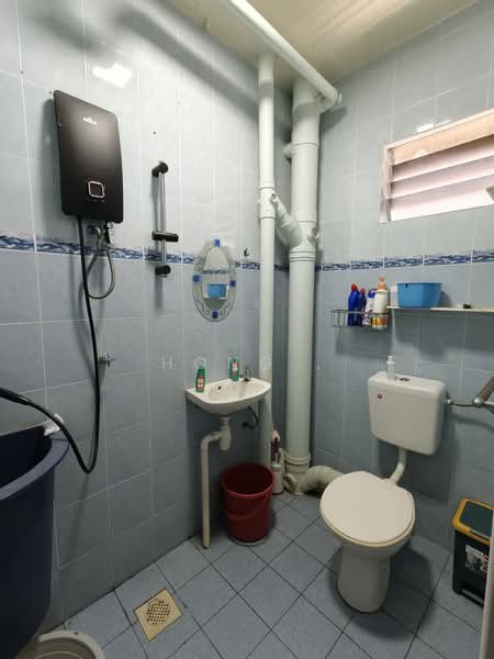 Apartment for Sale at Sri Impian Apartment - Hong . - Bathroom - PropertyGuru.com.my