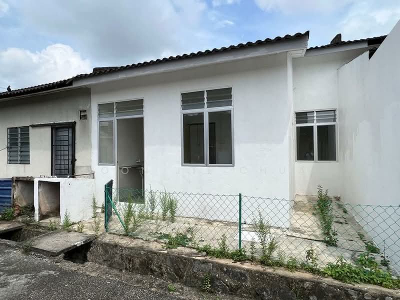 1-storey Terraced House for Sale in Taman Indah Jaya (Lukut) - Soon Jie Chua - Exterior - PropertyGuru.com.my