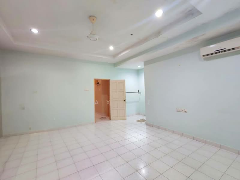 2-storey Terraced House for Rent in Bandar Putra (Kulai) - Max Yee - Living Room - PropertyGuru.com.my