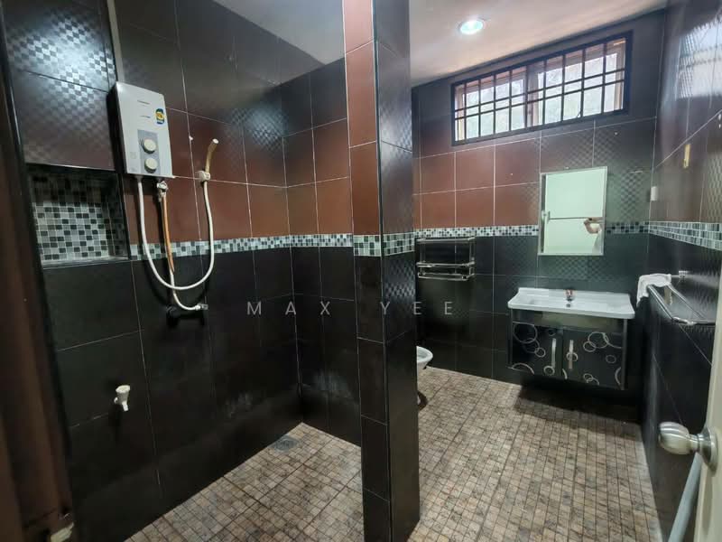 2-storey Terraced House for Rent in Bandar Putra (Kulai) - Max Yee - Bathroom - PropertyGuru.com.my