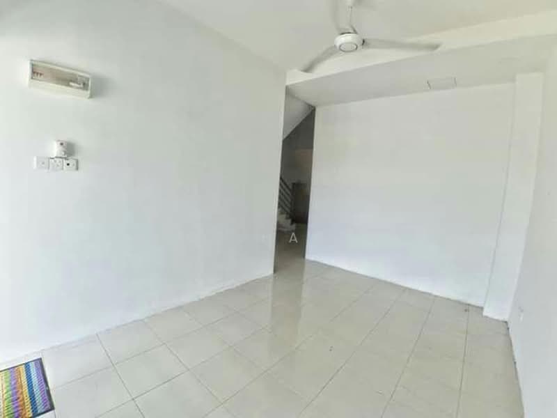 1.5-storey Terraced House for Sale in Meru (Klang) - Syukor Hartanah - Living Room - PropertyGuru.com.my