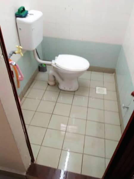 Pangsapuri untuk Dijual di Pangsapuri Seri Mesra - Kent Yeo - Bathroom - PropertyGuru.com.my