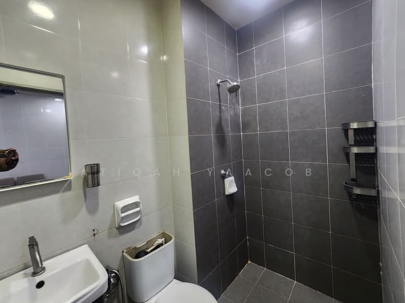 Cluster House for Sale in Bandar Saujana Putra (Tanjong Duabelas) - Atiqah Yaacob - Bathroom - PropertyGuru.com.my