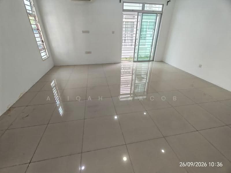 Rumah Kluster untuk Dijual di Bandar Saujana Putra (Tanjong Duabelas) - Atiqah Yaacob - Living Room - PropertyGuru.com.my