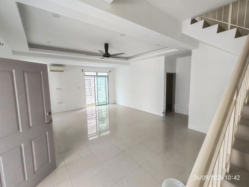 Rumah Kluster untuk Dijual di Bandar Saujana Putra (Tanjong Duabelas) - Atiqah Yaacob - Living Room - PropertyGuru.com.my
