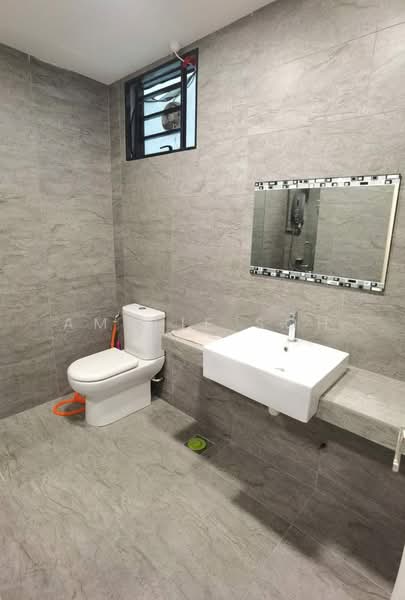 Kediaman Servis untuk Dijual di Woodsbury Suites - Amelie Soh - Bathroom - PropertyGuru.com.my